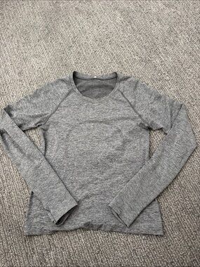 Lululemon heathered grey swiftly Long Sleeve Top